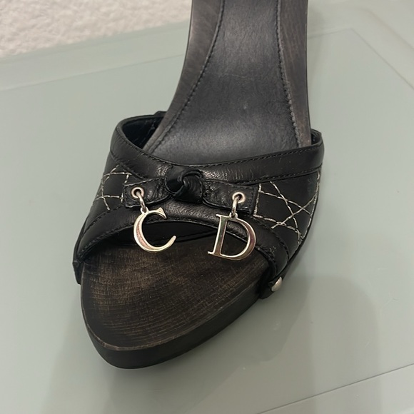 Dior sandal. Black . Size 38.5 ( run small) I’m usually a 6.5 or 7 though. - Picture 6 of 14